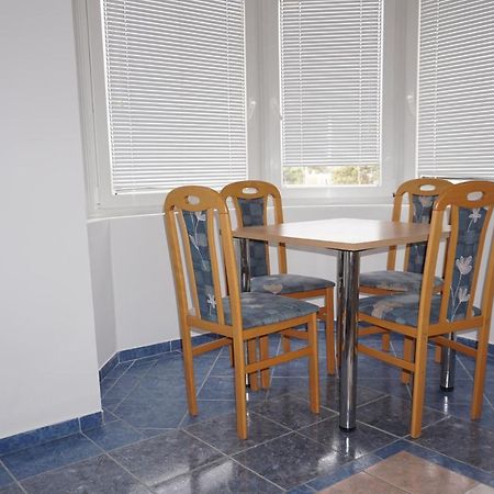 Villa Latina With 6 Apartments And A Shared Pool Vir Eksteriør billede