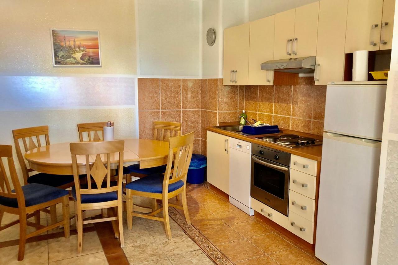Villa Latina With 6 Apartments And A Shared Pool Vir Eksteriør billede
