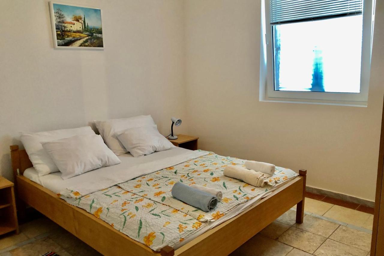 Villa Latina With 6 Apartments And A Shared Pool Vir Eksteriør billede