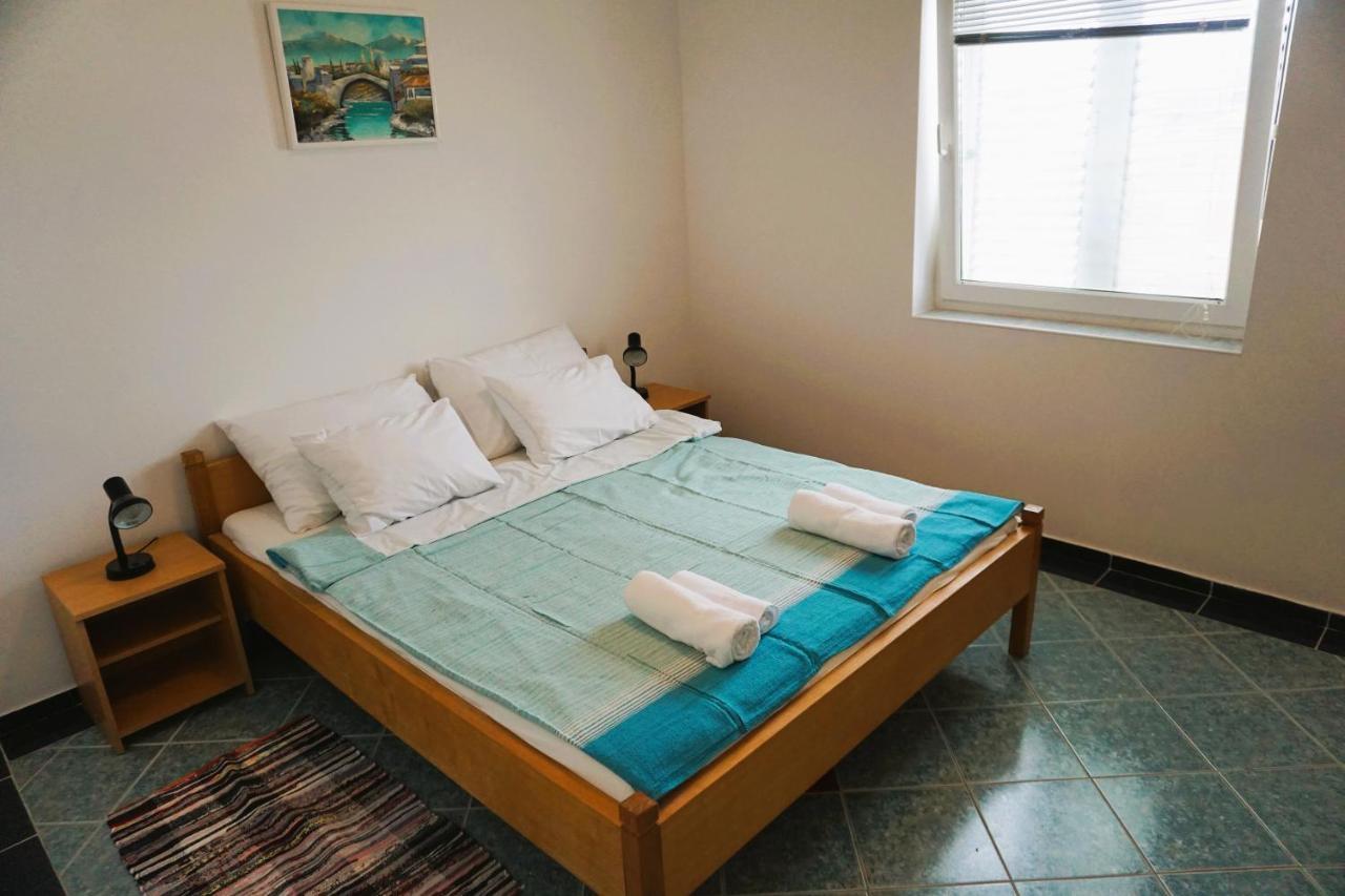 Villa Latina With 6 Apartments And A Shared Pool Vir Eksteriør billede