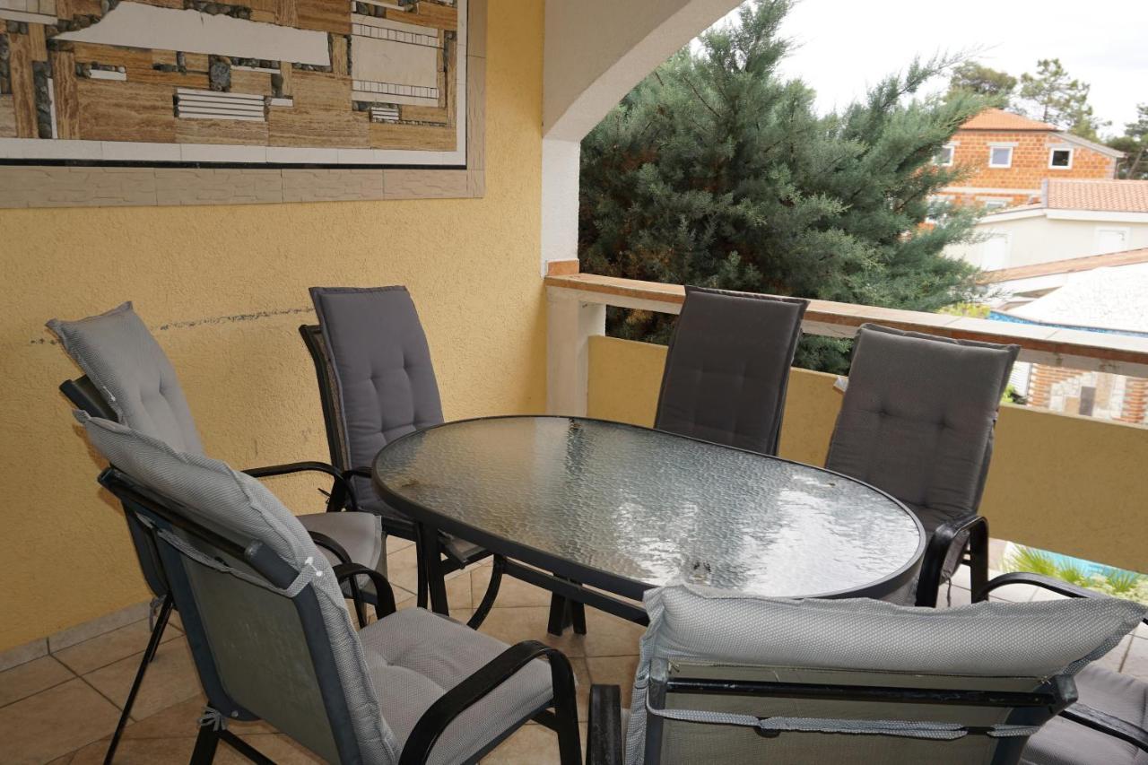Villa Latina With 6 Apartments And A Shared Pool Vir Eksteriør billede