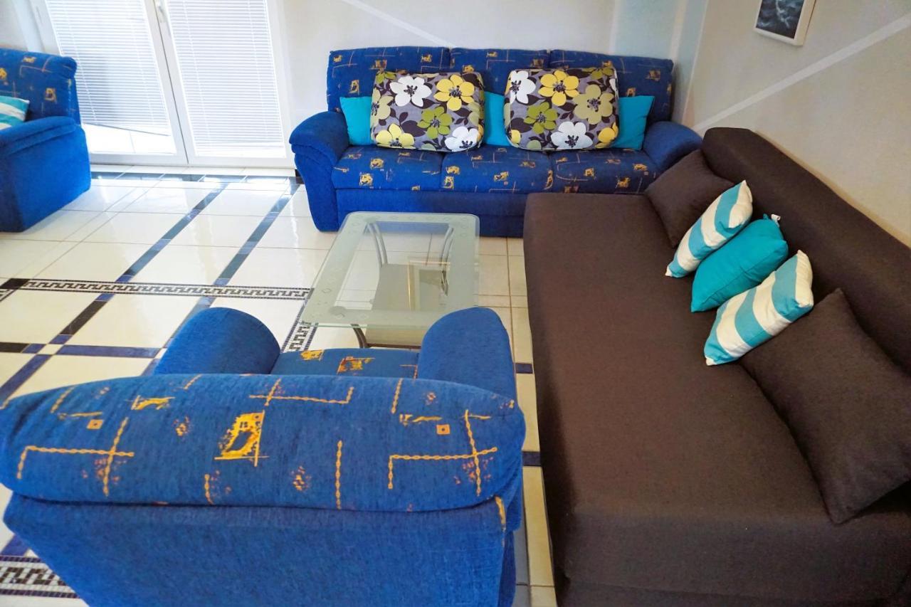 Villa Latina With 6 Apartments And A Shared Pool Vir Eksteriør billede